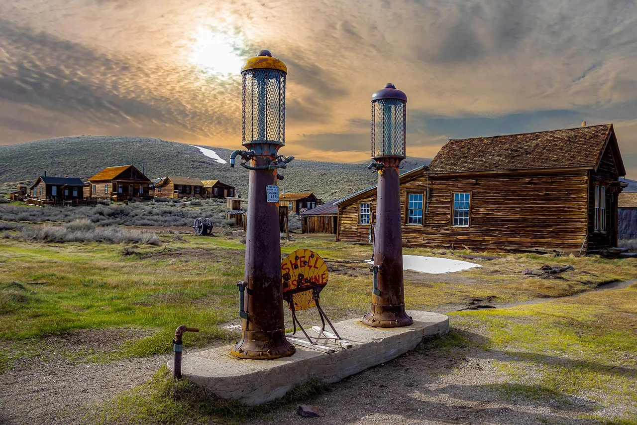 ghost town, gas station, wooden houses, sunrise, abandoned, bodie, gas pump, mining, gold, old, nevada, ancient, old building, california, historic center, gold rush, nature, transport, vintage, texaco. California Gold Rush records: which counties name miners