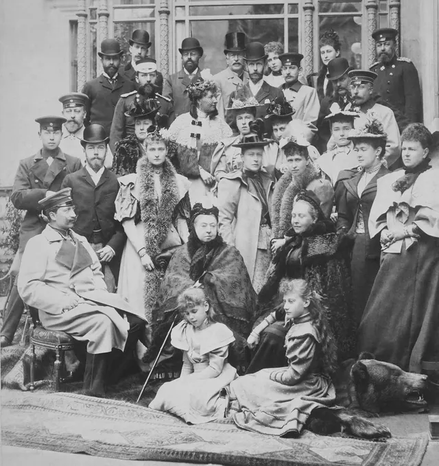 Queen Victoria surrounded by her entire family, that reigned across the entire Europe. It is a royal family group photograph at Coburg, into the Palais Edinburgh , following the we. People by country rankings 2027: guide and criteria